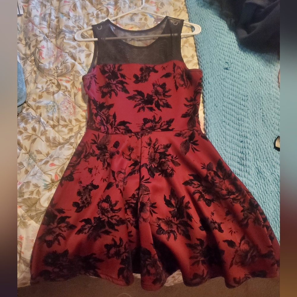 GORGEOUS burgundy knee length dress w black floral pattern and black illusion.